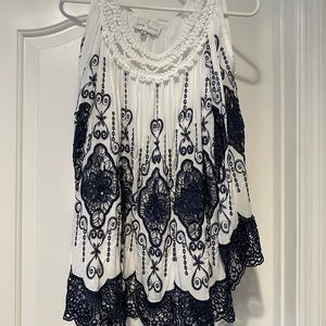 Belle France top. Size XL.